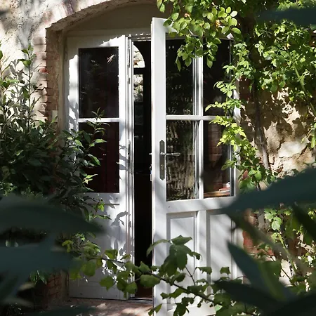 La Colombiere Du Chateau Bed and breakfast