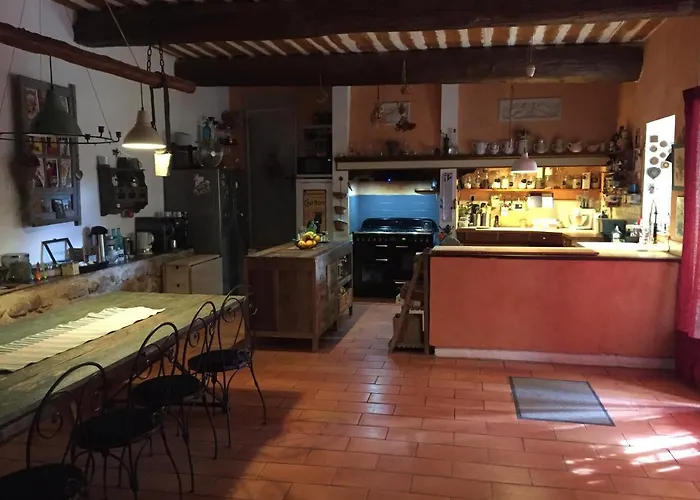 La Colombiere Du Chateau Nocleg ze śniadaniem