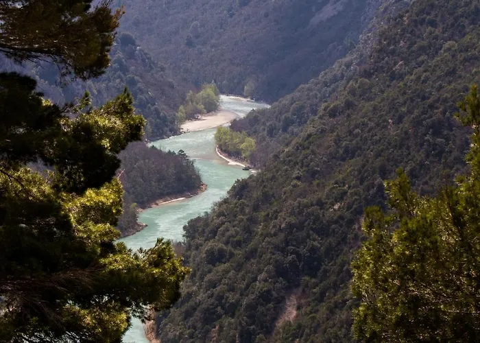 La Colombiere Du Chateau Nocleg ze śniadaniem 4*