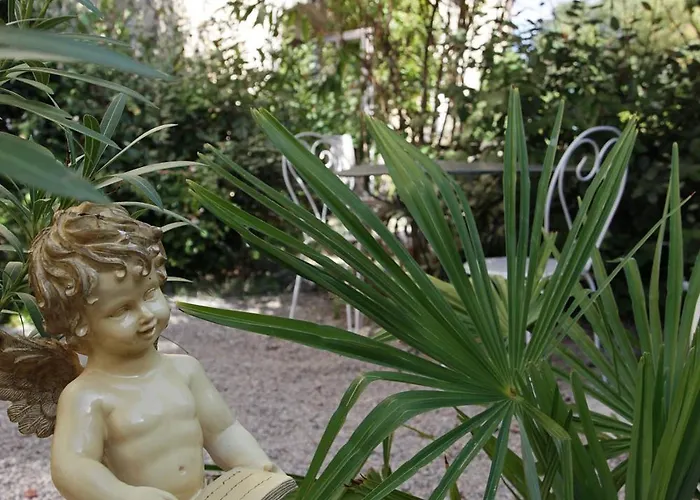 La Colombiere Du Chateau Nocleg ze śniadaniem