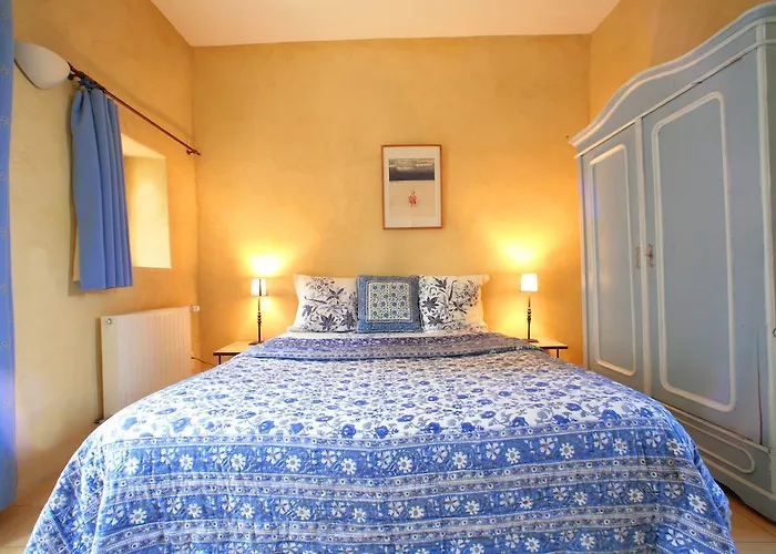 La Colombiere Du Chateau Nocleg ze śniadaniem 4*