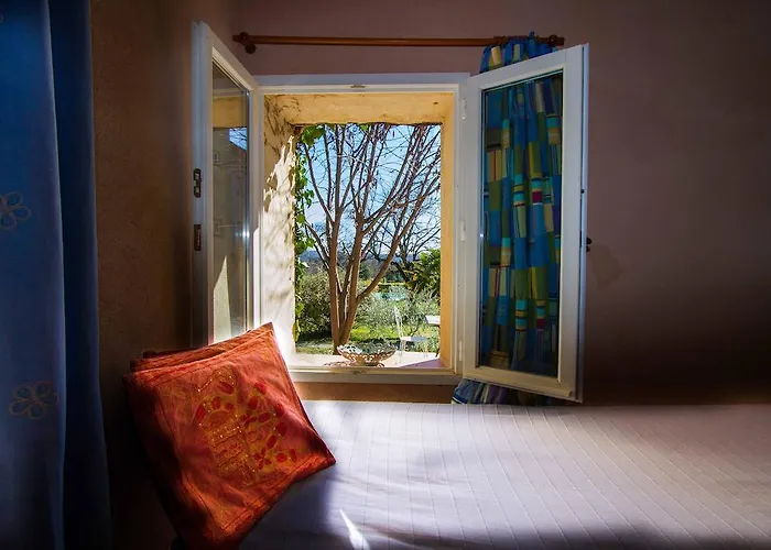 La Colombiere Du Chateau Nocleg ze śniadaniem 4*