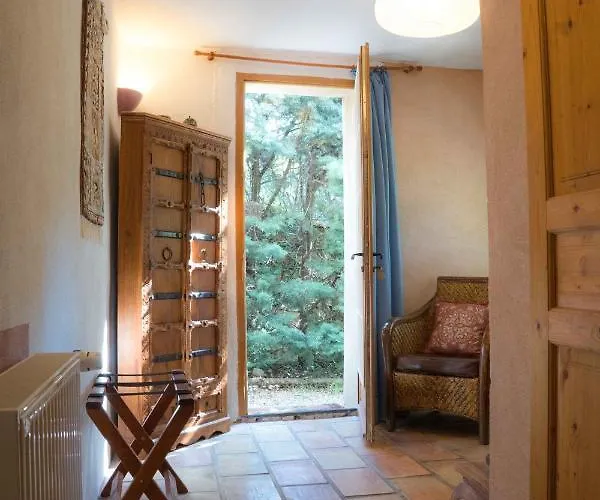 La Colombiere Du Chateau Nocleg ze śniadaniem 4*