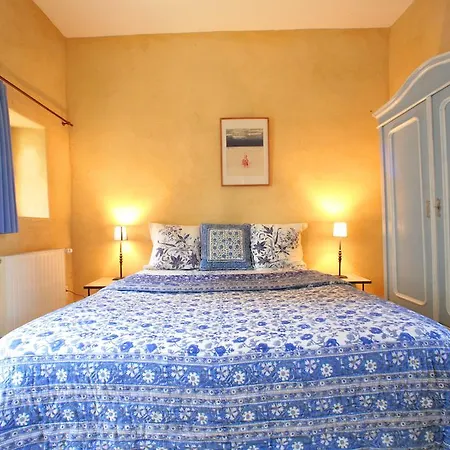 La Colombiere Du Chateau Oda ve Kahvaltı 4*
