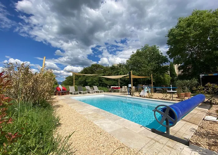 Alojamento de Acomodação e Pequeno-almoço La Colombiere Du Château 4*