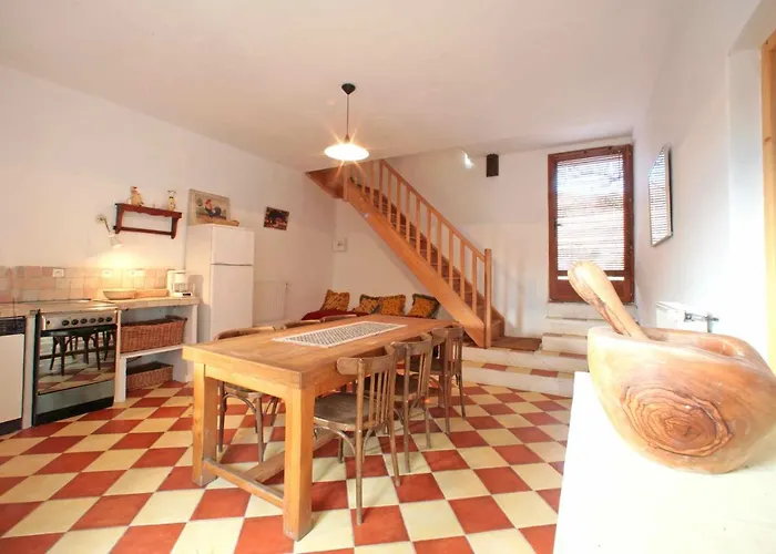 Alojamento de Acomodação e Pequeno-almoço La Colombiere Du Château 4*